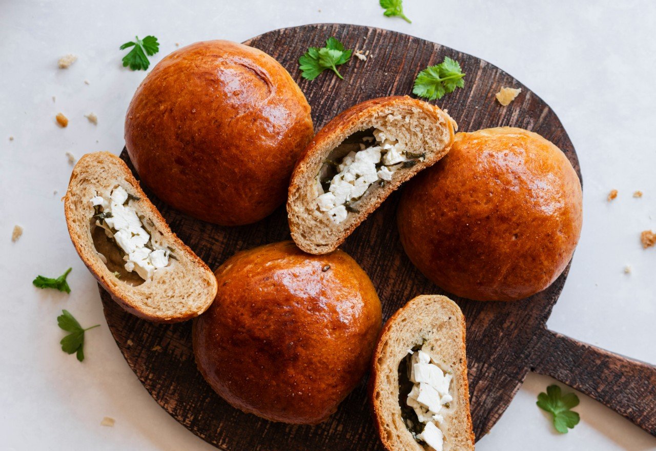 Pogaça mit Feta und Petersilie Pogaça mit Feta und Petersilie