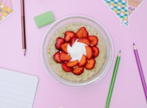 Porridge mit Erdbeeren