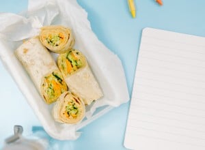 Dinkelwraps mit Gurken-Karotten-Spaghetti