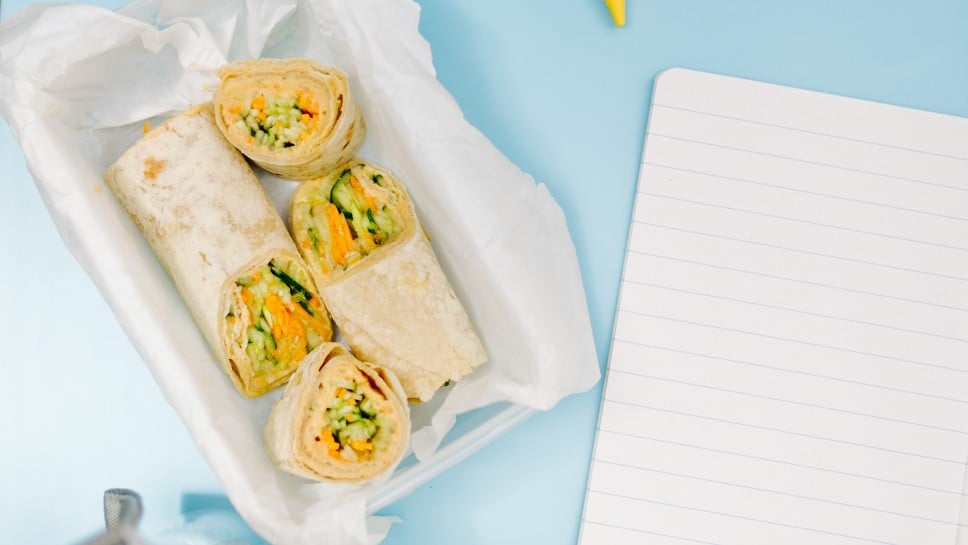 Dinkelwraps mit Gurken-Karotten-Spaghetti