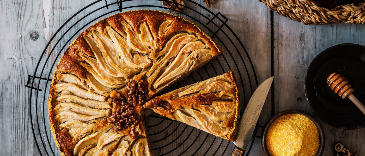 Birnen-Polenta-Kuchen mit Walnüssen