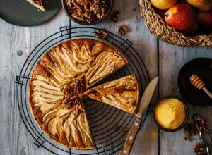 Birnen-Polenta-Kuchen mit Walnüssen