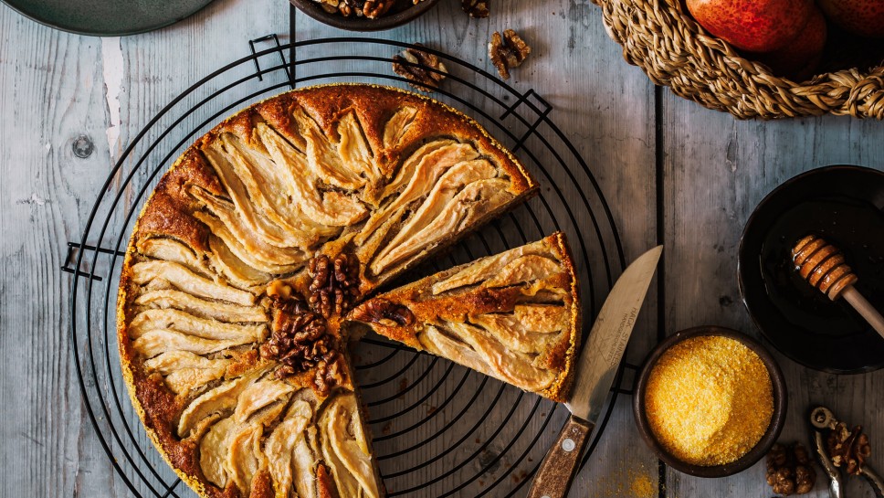 Birnen-Polenta-Kuchen mit Walnüssen