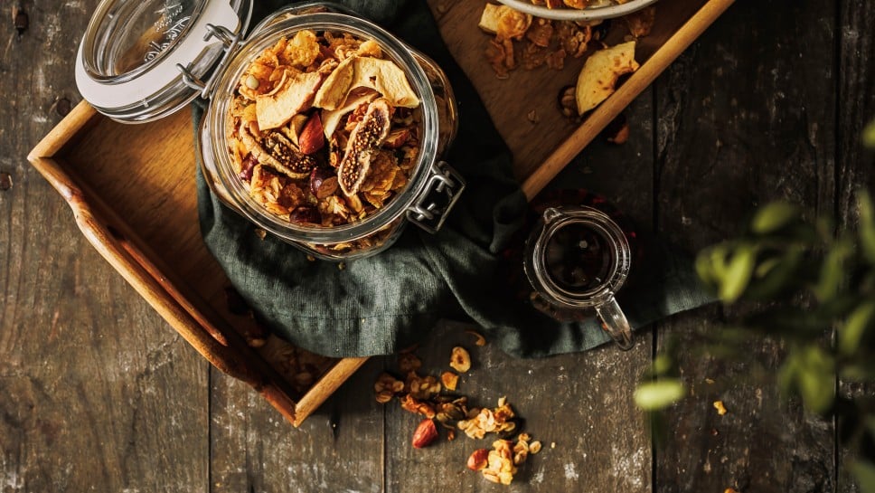 Herbst-Granola mit Feigen und Nüssen