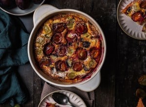 Zwetschken-Clafoutis mit Trauben