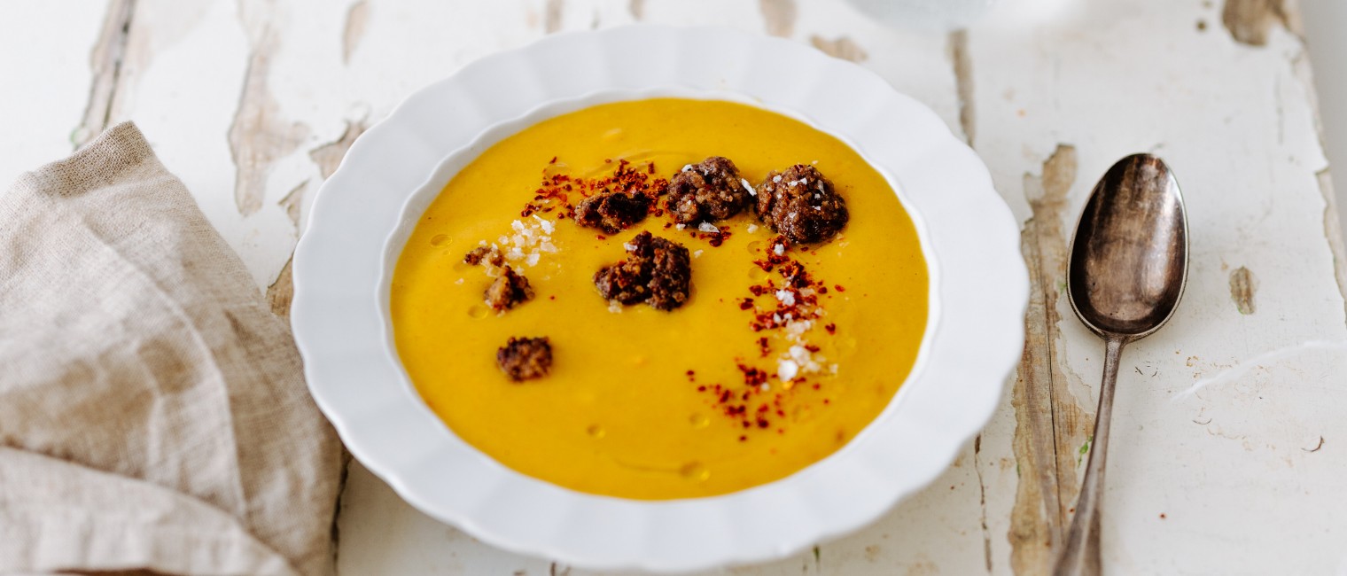 würzige harissa-Bällchen in Süsskartoffelsuppe