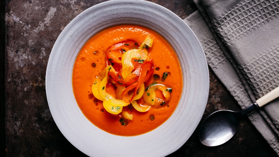 Paul Ivić, veganes Menü, Paprika-Gazpacho, marinierte Paprika