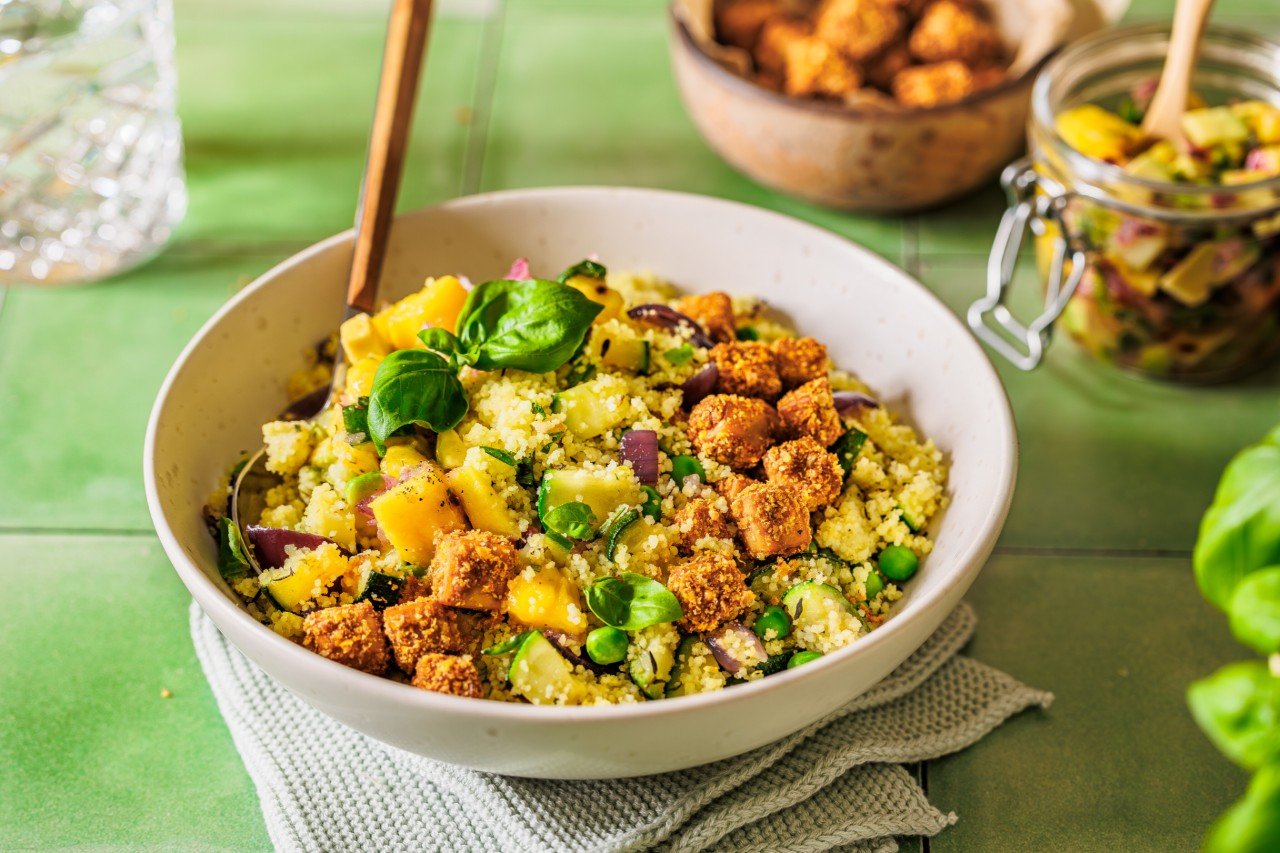 Couscous- Gemüse-Pfanne mit crispy Tofu und Avocado