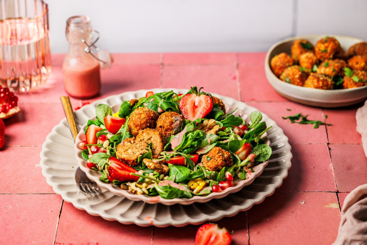 Sommersalat mit Tofu-Bällchen » Rezept | SPAR Mahlzeit!