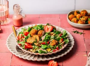 Sommersalat mit Tofubällchen