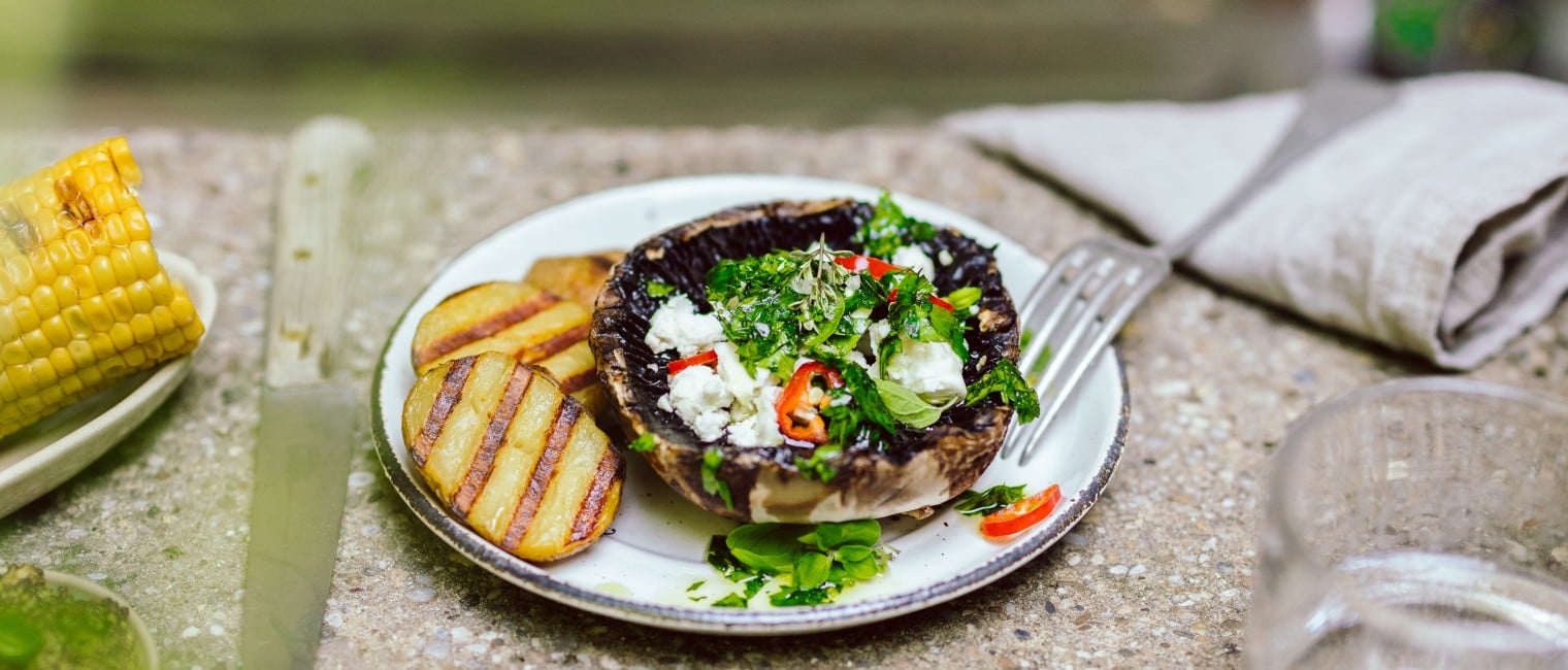 Portobello-Burger mit Feta und Kräuterdressing