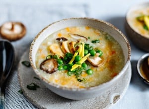 Reissuppe mit Huhn und Miso-Sauce