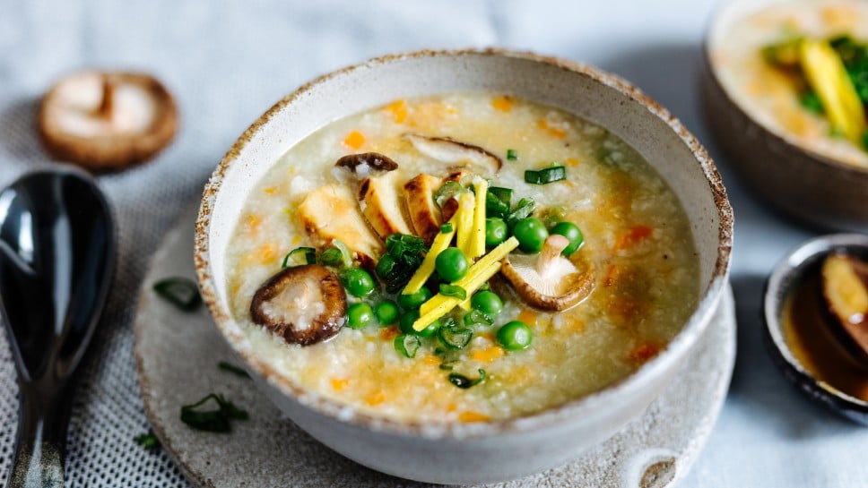 Reissuppe mit Huhn und Miso-Sauce
