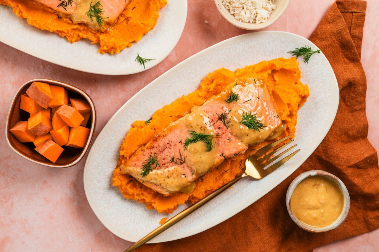Lachsfilet mit Honig-Senf-Sauce und Süßkartoffel-Kren Lachsfilet mit Honig-Senf-Sauce und Süßkartoffel-Kren