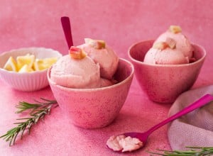 Rhabarber-Sorbet mit Rosmarin