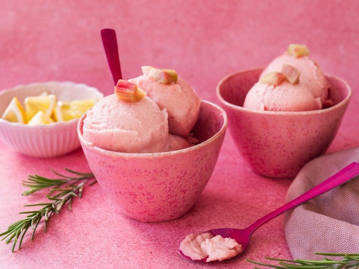 Rhabarber-Sorbet mit Rosmarin