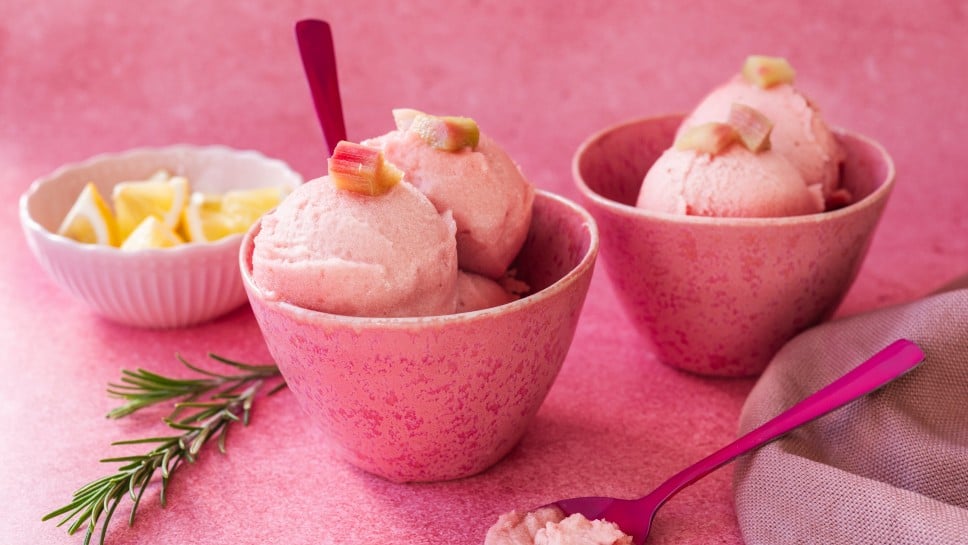 Rhabarber-Sorbet mit Rosmarin