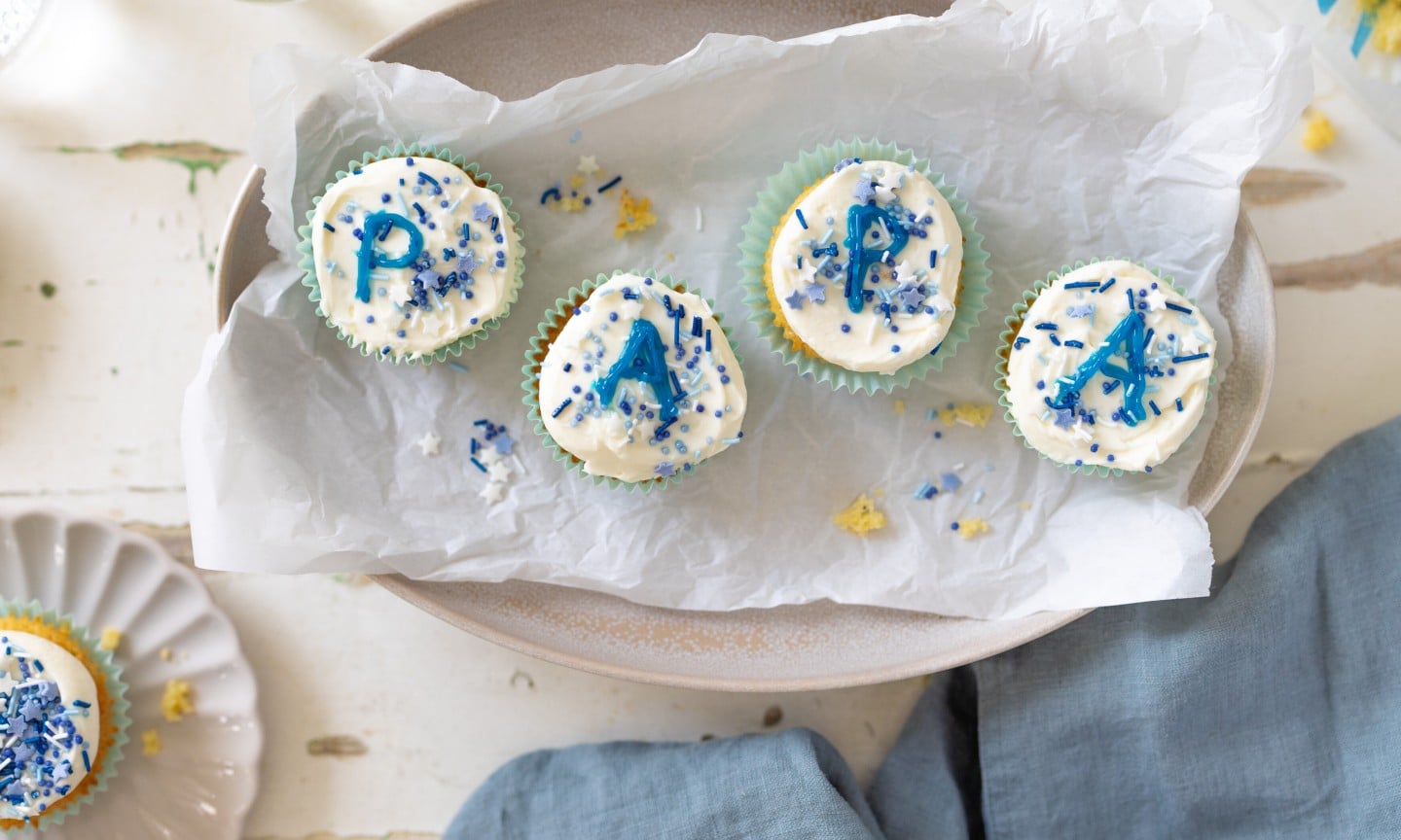 Klassische Vanillecupcakes mit Frischkäse-Frosting