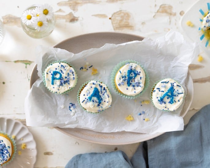 Klassische Vanillecupcakes mit Frischkäse-Frosting