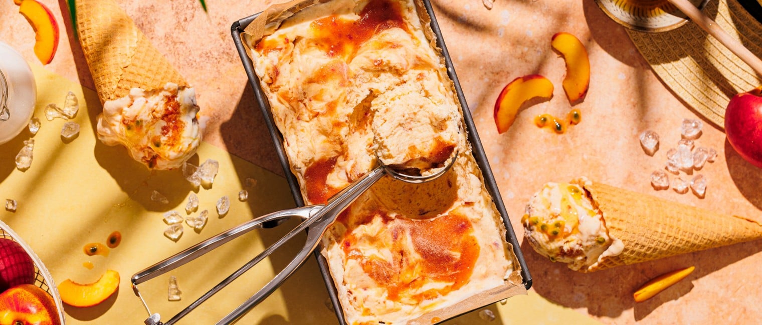 Nektarinen-Buttermilch-Eis mit Honig