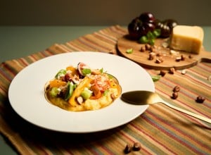 Cremige Tomaten-Polenta mit karamellisiertem Knoblauch