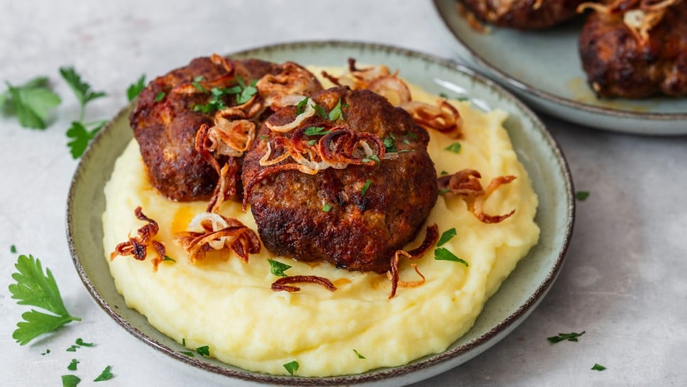 Fleischlaibchen mit Röstzwiebeln