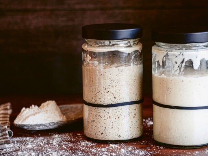 Selbstgemachter Sauerteig im Schraubglas