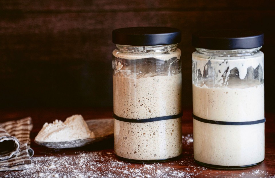Selbstgemachter Sauerteig im Schraubglas