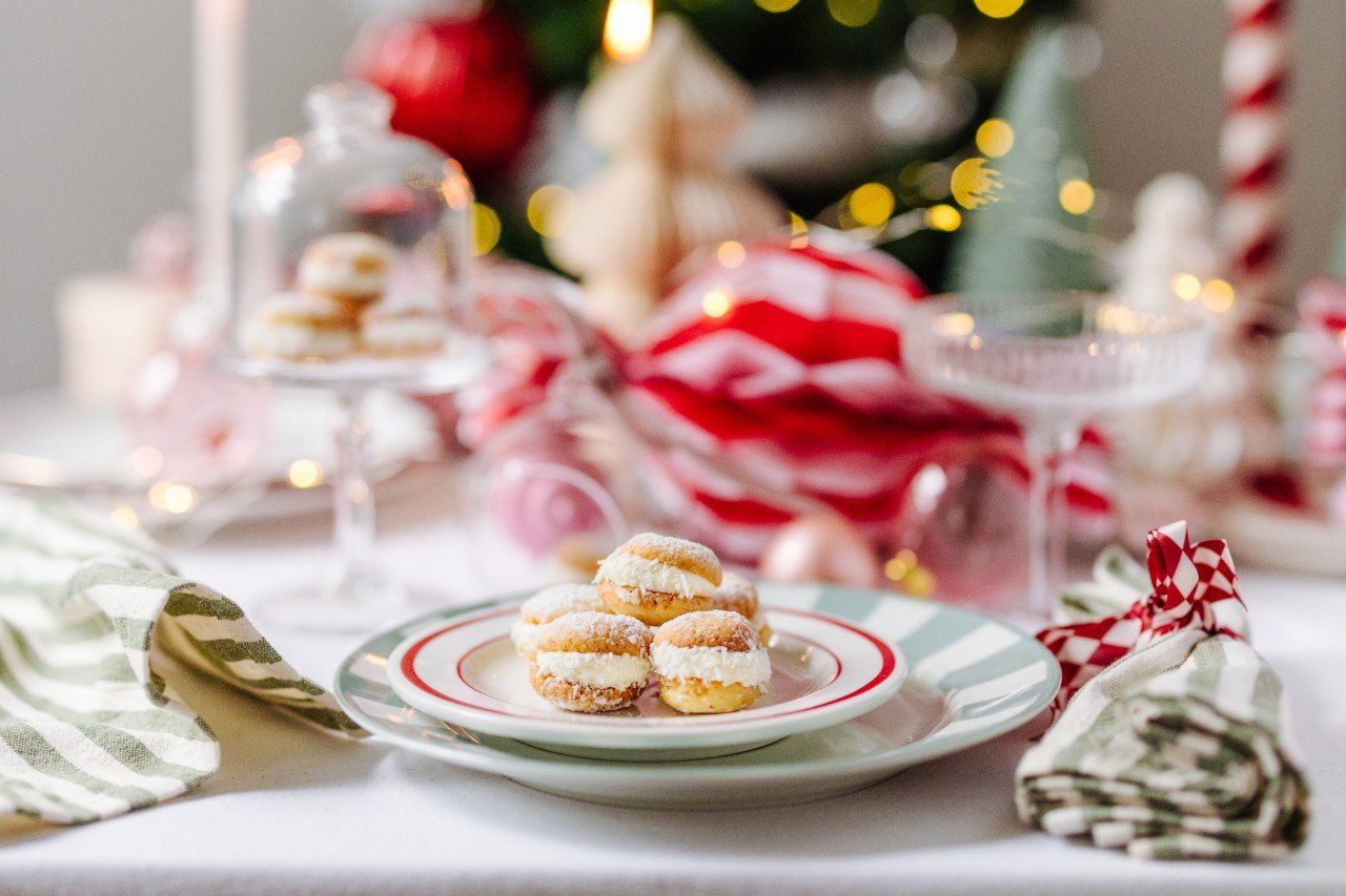 Kokos Schneebälle mit weißer Schokoladen-Ganache Kokos Schneebälle mit weißer Schokoladen-Ganache