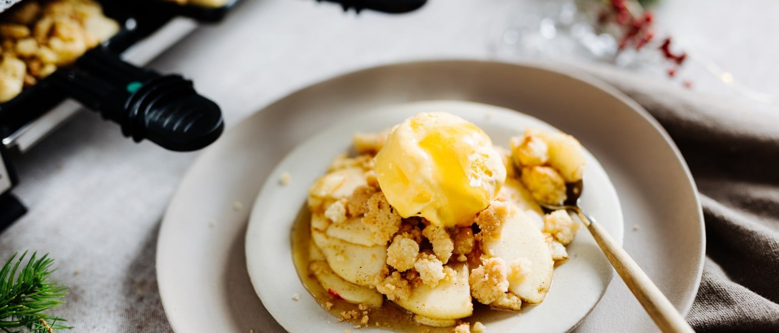 Raclette Apple Crumble