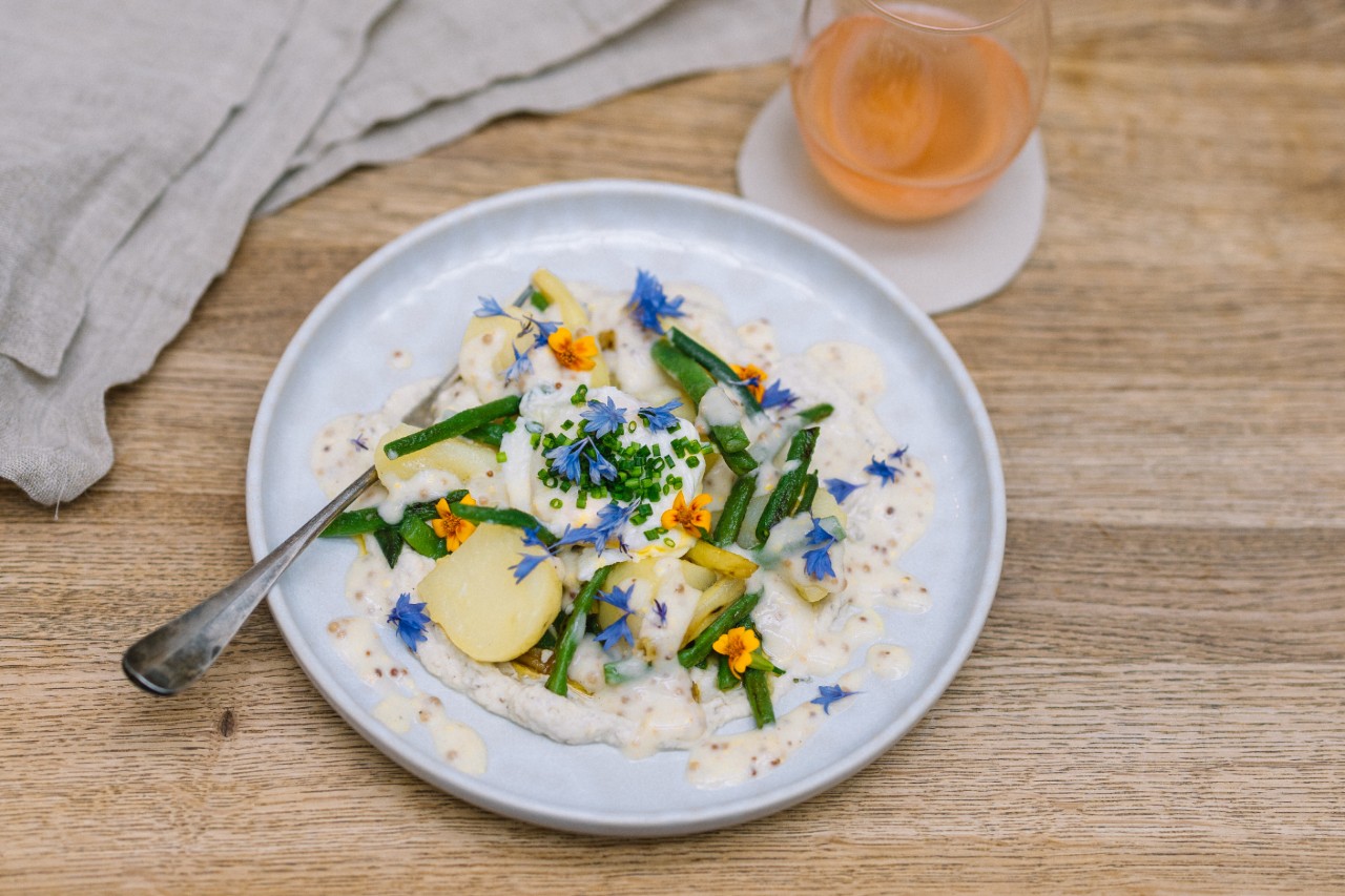 Warmer Kartoffel-Gemüsesalat mit Auberginencreme &amp; Senf