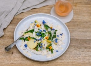 Warmer Kartoffel-Gemüsesalat mit Auberginencreme & Senf-Kräuter-Vinaigrette