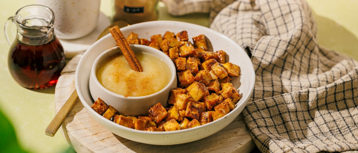 Karamellisierter Zimt-Tofu mit Apfelmus