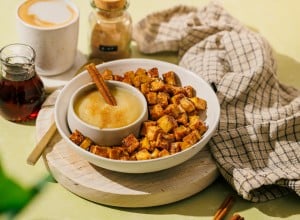 Karamellisierter Zimt-Tofu mit Apfelmus