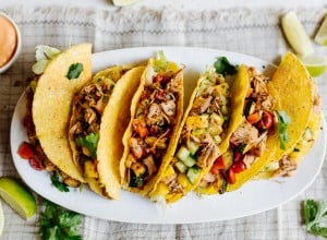 Jackfruit Tacos mit Pikanter und Frisch-fruchtiger Füllung 