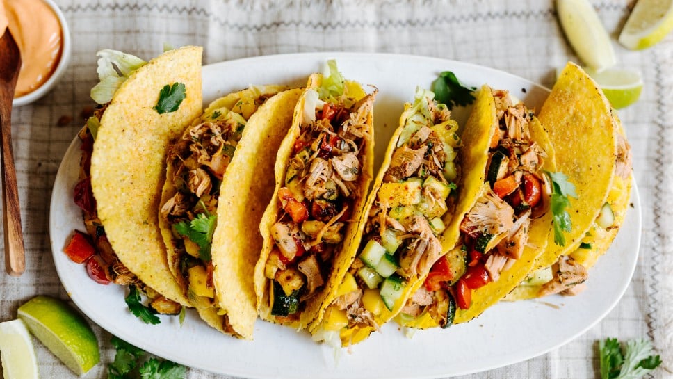 Jackfruit Tacos mit Pikanter und Frisch-fruchtiger Füllung 