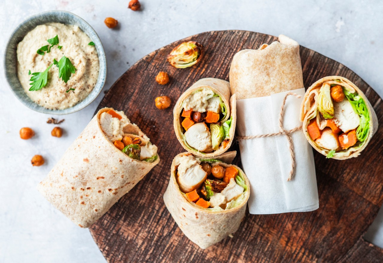 Caesar-Wraps mit knusprigen Kichererbsen