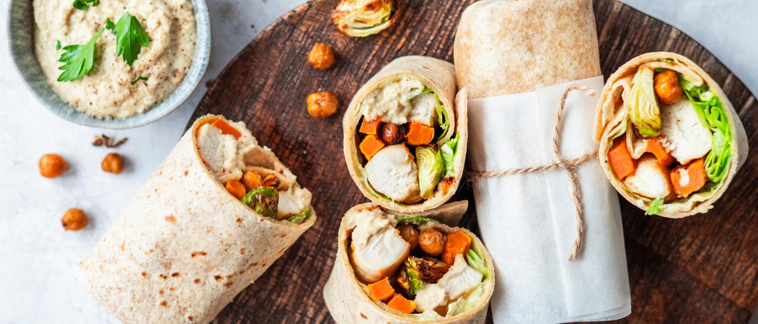 Cesar-Wraps mit knusprigen Kichererbsen