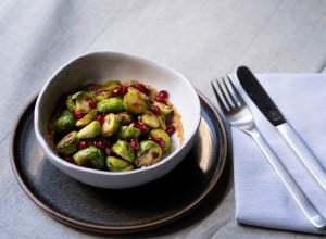 Kohlsprossen mit Bananen-BBQ und Granatapfel
