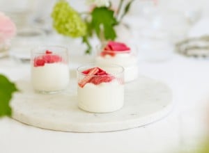 Jogurtmousse mit Rhabarber-Vanille-Kompott