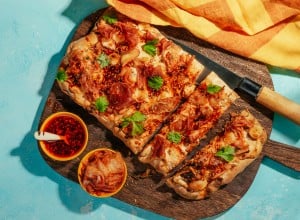 Pinsa mit Kimchi & Miso-Ricotta 
