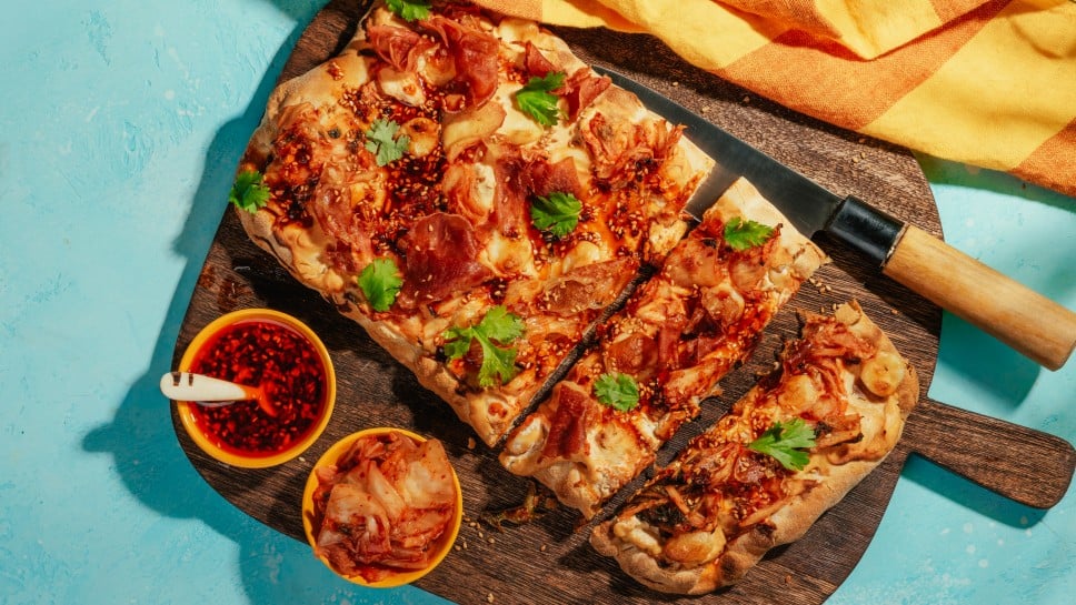 Pinsa mit Kimchi & Miso-Ricotta 