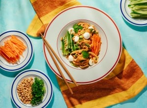 Cremiger Erdnuss-Pastasalat 