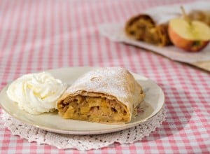 Gezogener Apfelstrudel