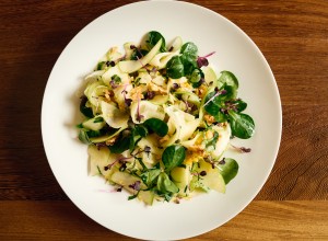 Kohlrabi–Granny Smith– Salat mit Senfkornkaviar