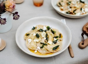 Sauerkraut Schlutzkrapfen mit Graukäse & Salbei-Nussbutter 