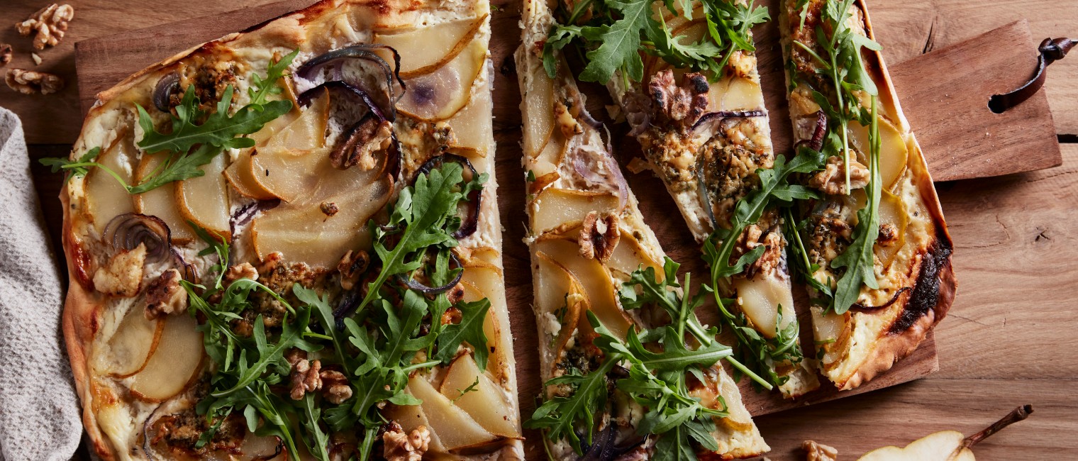 SPAR Mahlzeit Dinkel-Flammkuchen mit Gorgonzola, Birnen und Rucola