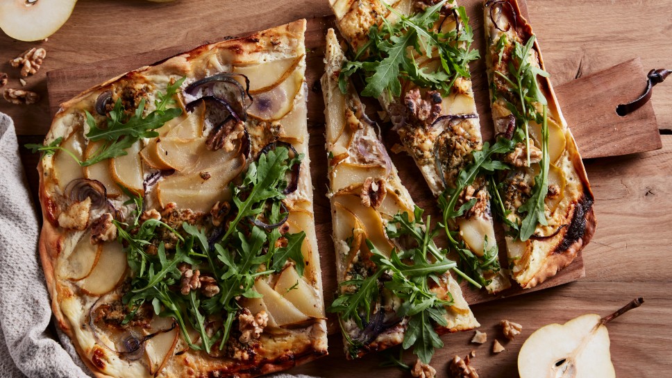 SPAR Mahlzeit Dinkel-Flammkuchen mit Gorgonzola, Birnen und Rucola
