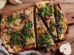 SPAR Mahlzeit Dinkel-Flammkuchen mit Gorgonzola, Birnen und Rucola SPAR Mahlzeit Dinkel-Flammkuchen mit Gorgonzola, Birnen und Rucola