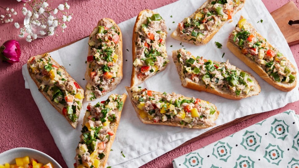 SPAR Mahlzeit überbackene Thunfisch-Baguettes quer